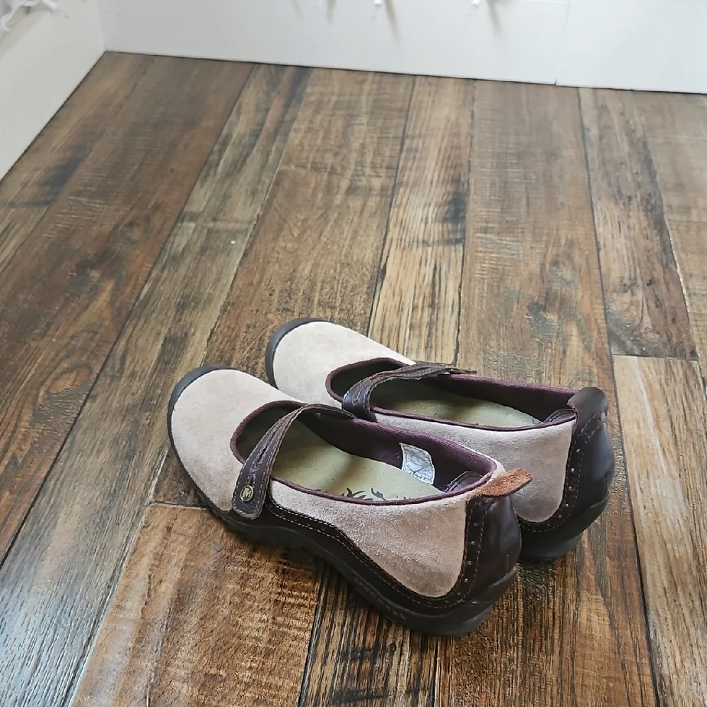 Merrell Brown and Cream Mary Jane Flats‎